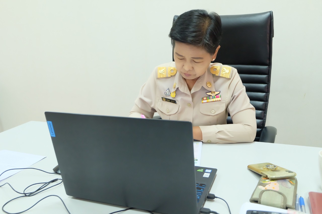 title - ผู้ตรวจราชการกรม ร่วมประชุมตรวจติดตามความก้าวหน้า ผลการดำเนินงานตามแผนการตรวจราชการและการขับเคลื่อนแบบบูรณาการ ในพื้นที่ของผู้ตรวจราชการกระทรวงเกษตรและสหกรณ์ ประจำปีงบประมาณ พ.ศ. 2565 รอบที่ 2 ของจังหวัดพิจิตร ผ่านระบบการประชุมทางไกลออนไลน์ Application Zoom